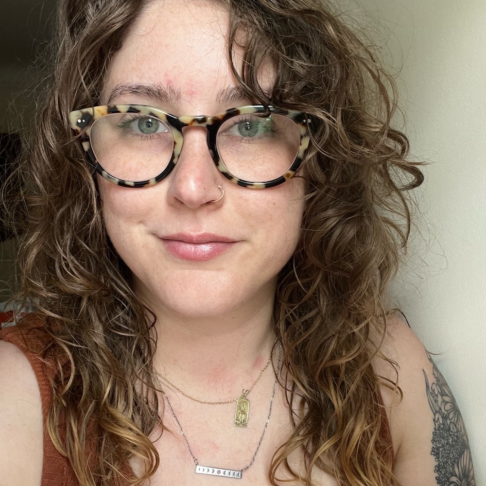 Meet your Posher, Emily